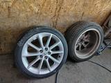 Комплект колес лето на оригинальных дисках лексус за 150 000 тг. в Уральск