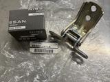 Петля двери на Nissan за 5 000 тг. в Алматы – фото 2