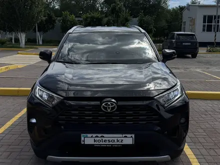 Toyota RAV4 2022 года за 13 000 000 тг. в Актобе