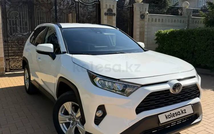 Toyota RAV4 2021 года за 13 000 000 тг. в Уральск