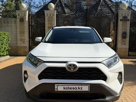 Toyota RAV4 2021 года за 13 000 000 тг. в Уральск – фото 2