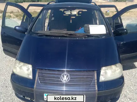 Volkswagen Sharan 2002 года за 2 100 000 тг. в Шымкент