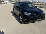 Toyota RAV4 2016 года за 10 200 000 тг. в Актау – фото 2