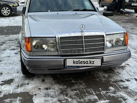 Mercedes-Benz E 230 1993 года за 1 576 732 тг. в Алматы
