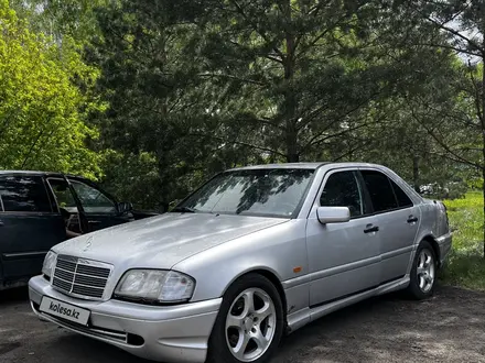 Mercedes-Benz C 180 1995 года за 1 700 000 тг. в Астана – фото 2