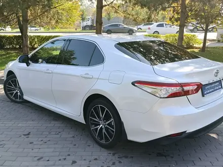 Toyota Camry 2021 года за 14 590 000 тг. в Алматы – фото 4