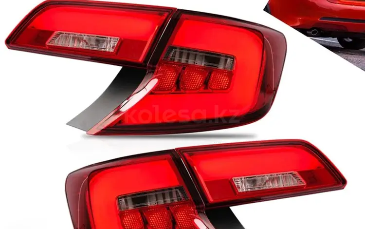 Задние фонари тюнинг на Camry V50 2011-14 (Красно-белые) SE/LE/XLE за 120 000 тг. в Астана