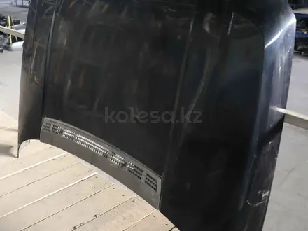 Капот на Land Rover Range Rover вок L322 за 180 000 тг. в Алматы – фото 2