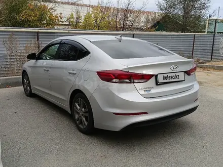 Hyundai Elantra 2017 года за 6 950 000 тг. в Атырау – фото 4