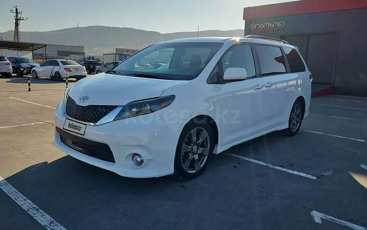 Toyota Sienna 2017 годаfor11 300 000 тг. в Алматы