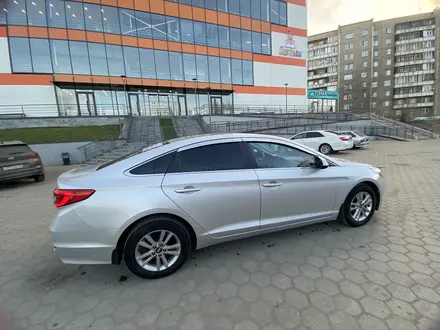 Hyundai Sonata 2015 года за 5 000 000 тг. в Семей – фото 13