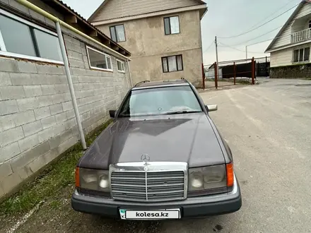 Mercedes-Benz E 230 1991 года за 1 950 000 тг. в Алматы