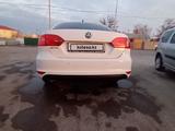 Volkswagen Jetta 2013 года за 3 300 000 тг. в Атырау – фото 2