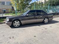 Mercedes-Benz E 220 1994 годаfor2 450 000 тг. в Астана