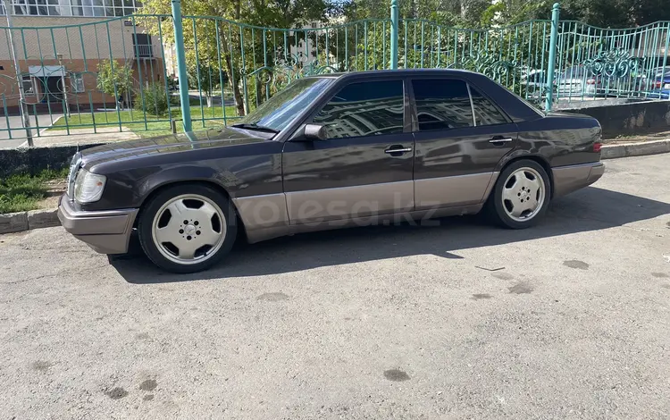 Mercedes-Benz E 220 1993 годаfor2 300 000 тг. в Астана