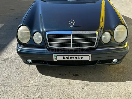 Mercedes-Benz E 320 1998 года за 4 000 000 тг. в Атырау – фото 13