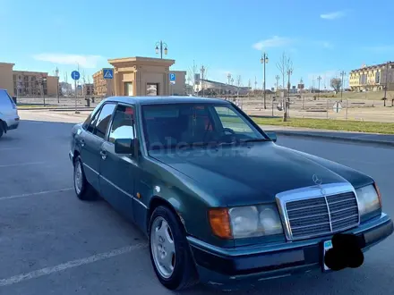 Mercedes-Benz E 200 1992 года за 1 220 000 тг. в Туркестан – фото 2