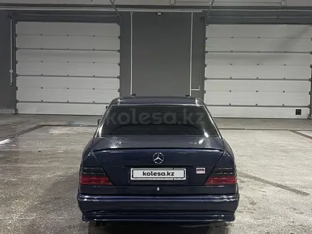 Mercedes-Benz E 320 1993 года за 1 950 000 тг. в Караганда – фото 5