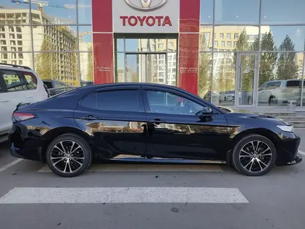 Toyota Camry 2019 года за 12 500 000 тг. в Астана – фото 16