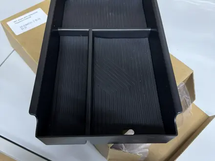 Ящик в подлокотник ZEEKR 007 за 1 000 тг. в Алматы