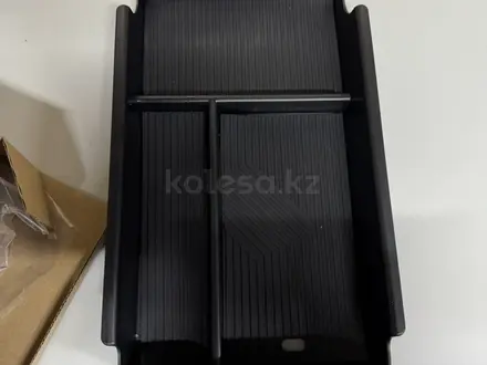Ящик в подлокотник ZEEKR 007 за 1 000 тг. в Алматы – фото 4