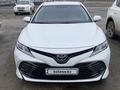 Toyota Camry 2018 годаfor12 700 000 тг. в Атырау – фото 2