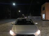 Hyundai Accent 2018 года за 5 900 000 тг. в Усть-Каменогорск – фото 2