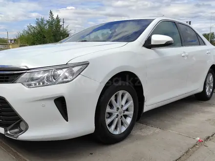 Toyota Camry 2015 года за 10 000 000 тг. в Уральск – фото 2