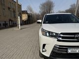 Toyota Highlander 2017 года за 19 500 000 тг. в Актобе – фото 4