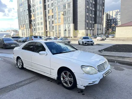Mercedes-Benz S 320 1999 года за 2 400 000 тг. в Астана – фото 30