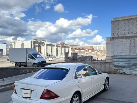 Mercedes-Benz S 320 1999 года за 2 400 000 тг. в Астана – фото 33