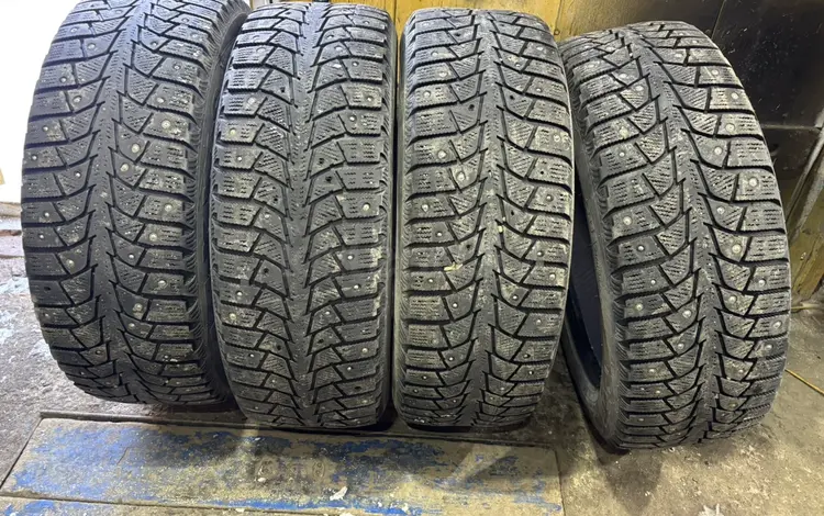 Резину на 17 размер 215/60/17 за 40 000 тг. в Сатпаев