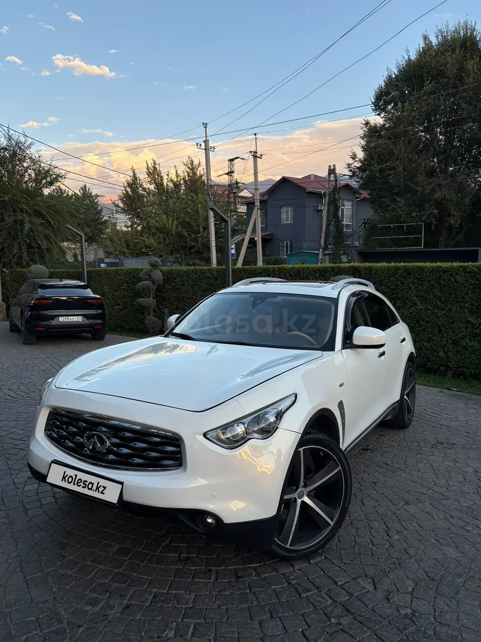Infiniti FX35, 2010