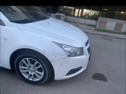 Chevrolet Cruze 2012 года за 2 100 000 тг. в Астана – фото 2