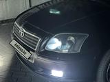 Toyota Avensis 2004 года за 3 800 000 тг. в Семей – фото 2