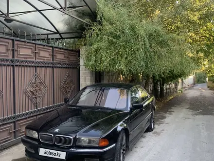 BMW 728 1997 года за 4 200 000 тг. в Алматы