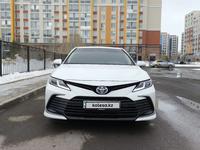 Toyota Camry 2022 года за 13 750 000 тг. в Астана