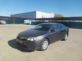 Toyota Camry 2013 года за 8 000 000 тг. в Актобе – фото 2