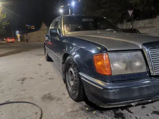 Mercedes-Benz E 230