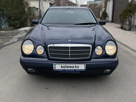 Mercedes-Benz E 320 1998 года за 10 500 000 тг. в Алматы – фото 24