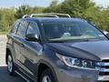 Toyota Highlander 2018 года за 17 500 000 тг. в Уральск – фото 2