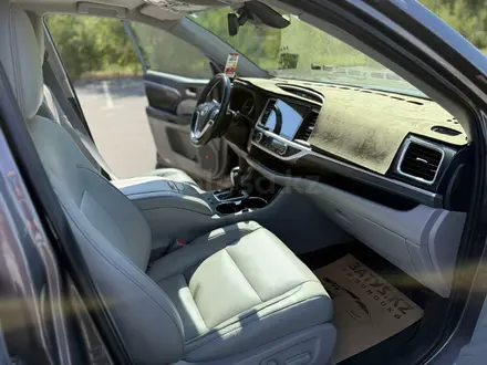 Toyota Highlander 2018 года за 17 500 000 тг. в Уральск – фото 16
