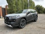 Toyota RAV4 2022 годаүшін24 500 000 тг. в Актобе – фото 3