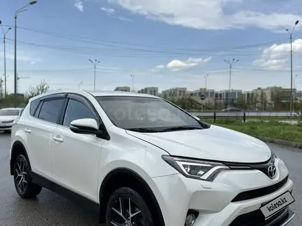 Toyota RAV4 2017 года за 11 000 000 тг. в Алматы