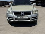 Volkswagen Touareg 2006 годаүшін3 700 000 тг. в Жезказган