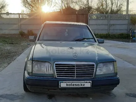 Mercedes-Benz E 220 1993 года за 1 900 000 тг. в Тараз – фото 2