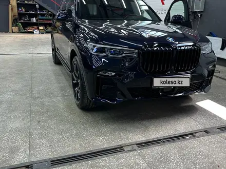 BMW X7 2021 года за 54 500 000 тг. в Караганда – фото 2