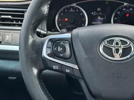 Toyota Camry 2016 года за 8 500 000 тг. в Атырау – фото 17