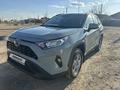 Toyota RAV4 2022 года за 17 500 000 тг. в Атырау