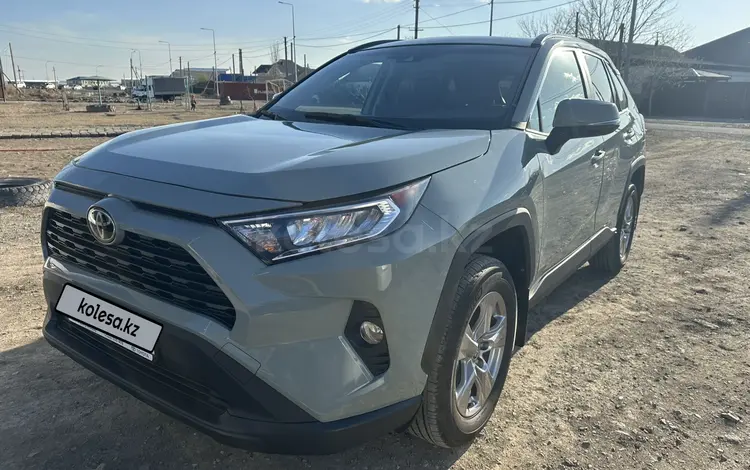 Toyota RAV4 2022 года за 17 500 000 тг. в Атырау